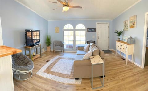 TV and multimedia, Living room, Photo of the whole room, Seating area, fireplace