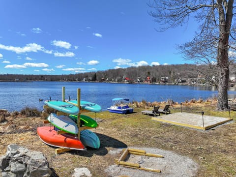 Lakefront! - Paddle Boat, Theater, Hot Tub, Swingset, Fire Pits, EV Chalet in Coolbaugh Township