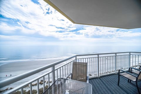 Bay Watch Resort M. 1012-Oceanfront-Crescent Beach Section House in Atlantic Beach