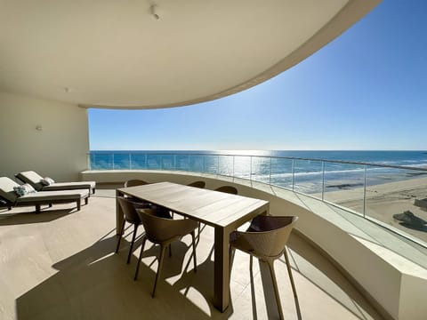 Has it all Beachfront Retreat with Stunning Views Haus in Rocky Point