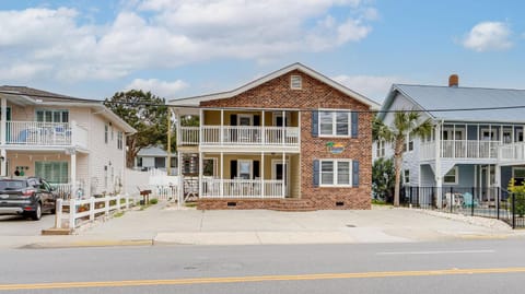 Brick House - 2nd Row - Beach House - Crescent Beach House in North Myrtle Beach