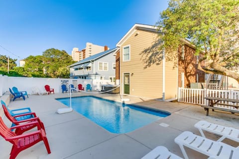 Brick House - 2nd Row - Beach House - Crescent Beach House in North Myrtle Beach