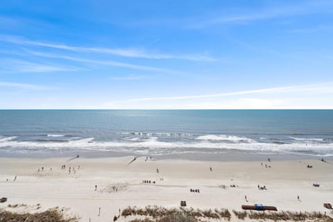 Crescent Keyes 1204 - Oceanfront - Crescent Beach Section House in North Myrtle Beach