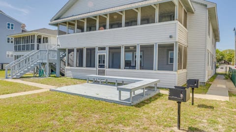 Barnett House Top - Oceanfront - Windy Hill Section House in North Myrtle Beach