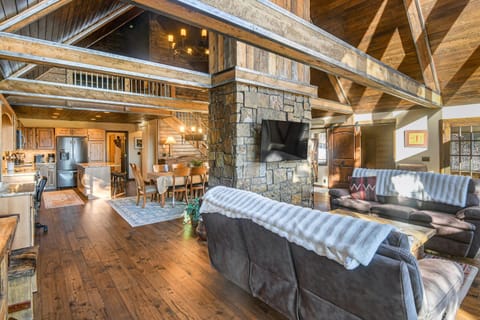 Wyoming Cabin with Hot Tub and Mountain-View Deck Casa in Star Valley Ranch