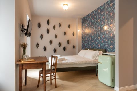 Bed, Photo of the whole room, Seating area