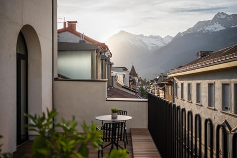 Property building, Nearby landmark, View (from property/room), Balcony/Terrace, City view, Landmark view, Mountain view