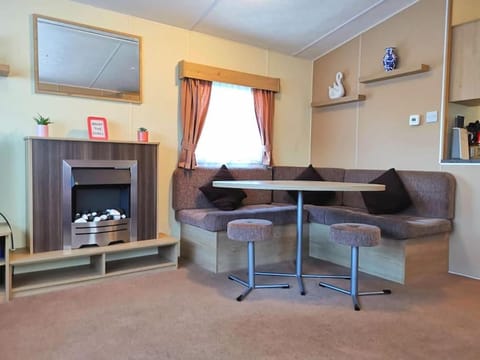 Charming Static Caravan Condo in Dawlish