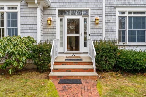 4BR Mashpee Retreat with fireplace House in Mashpee