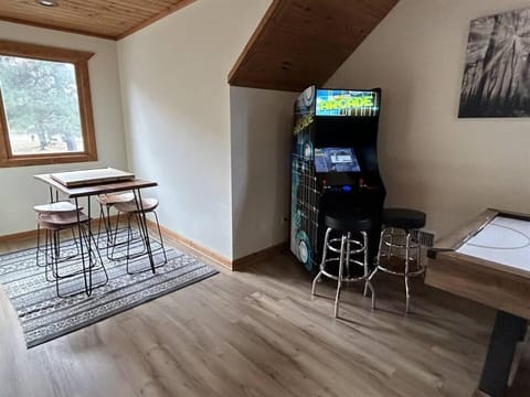 Luxe Hot Springs Cabin w/Pond and Game Room! House in Garland County