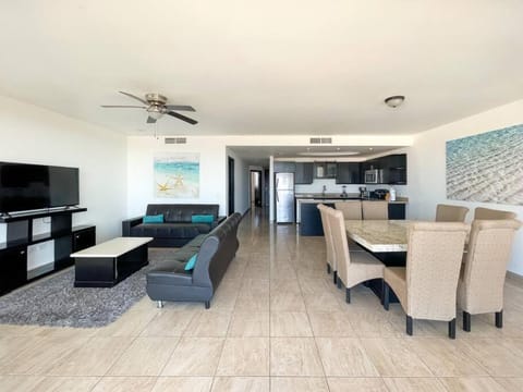 Unwind in a Modern Condo with Stunning View House in Rocky Point