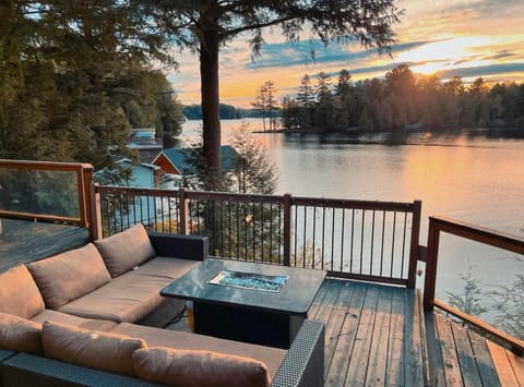 Alpine Lake House - Waterfront on Lake Muskoka Chalet in Muskoka Lakes