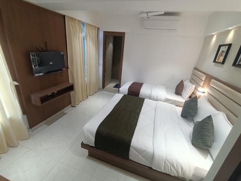 Bed, TV and multimedia, Photo of the whole room, Bedroom, wardrobe, air conditioner