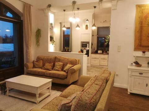 Kúria apartman with private jacuzzi and pool Condo in Budapest