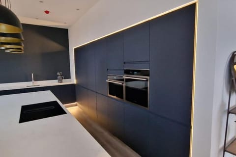 Modern 7-BR Retreat All Ensuite House in Birmingham