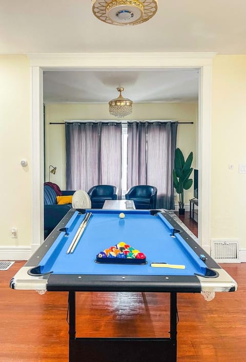 Private 3bdtvniagrafallbillskingbdpooltable House in Buffalo