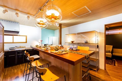 Kitchen or kitchenette, Dining area, minibar