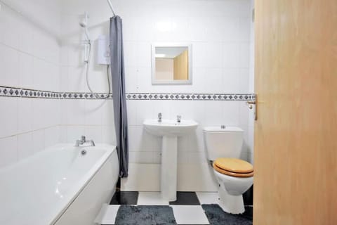 City View Apartment - Free Parking - Sleeps 6 - Near City Centre - by NMB Property Apartment in Salford