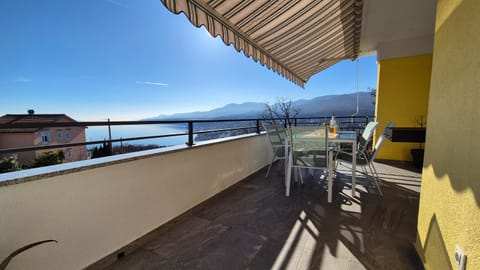 View (from property/room), Balcony/Terrace, Mountain view