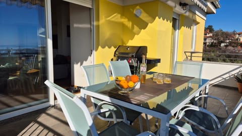 BBQ facilities, View (from property/room), Balcony/Terrace, Seating area, Sea view