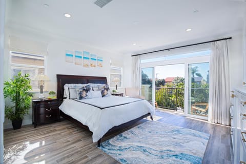 New Luxurious Beach Home Villa in Huntington Beach