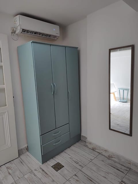 wardrobe, air conditioner