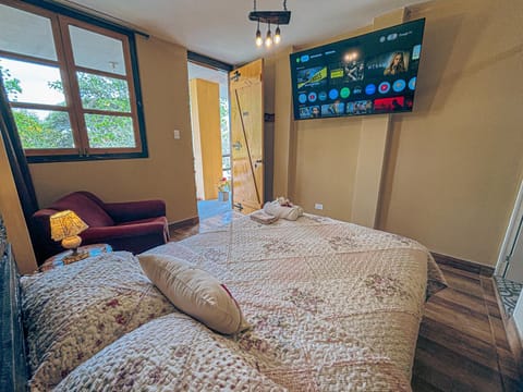 Bed, TV and multimedia, Bedroom