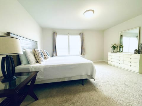 Photo of the whole room, Bedroom