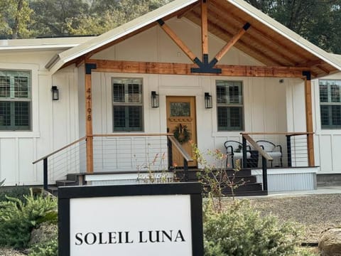Soleil Luna 2 miles from Sequoia Park Entrance Villa in Three Rivers