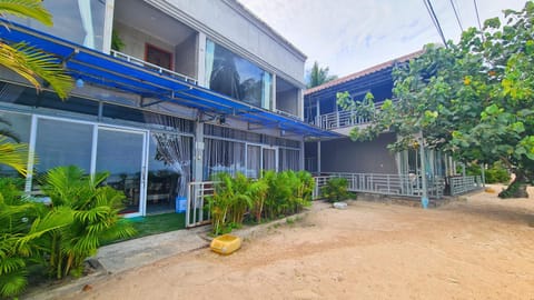 Property building, Garden view, Sea view