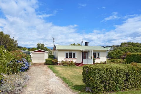 Kina Cottage Apartment in Tasman District, Tasman, New Zealand