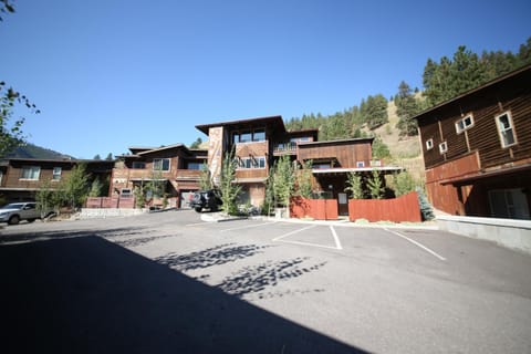 Property building, Neighbourhood, Natural landscape, Street view, Parking