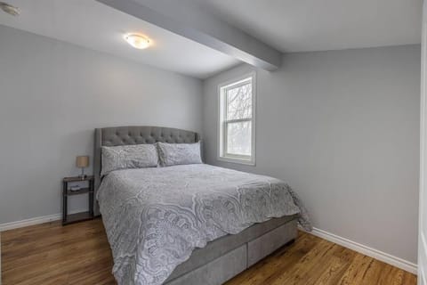 3 bedroom appartment-limestone Copropriété in Kingston