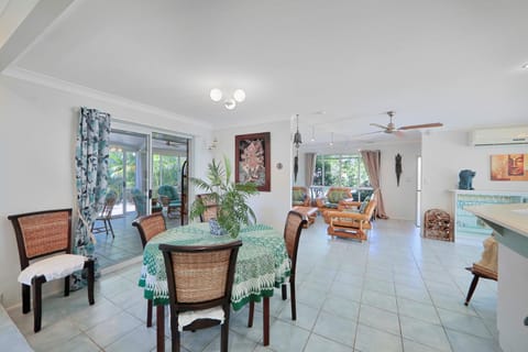 Tranquil Tides House in Bargara