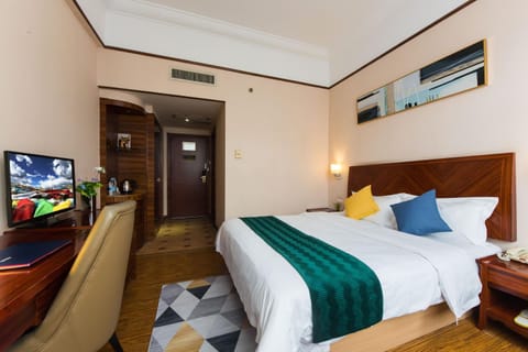 Bed, TV and multimedia, Seating area, Evening entertainment, Bedroom, hair dresser, air conditioner