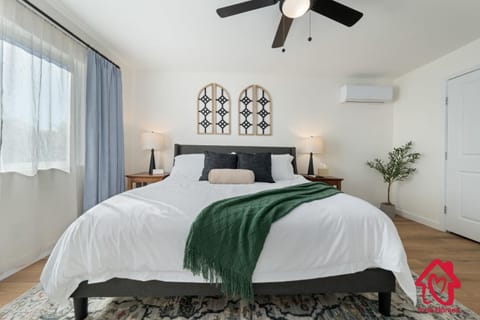 ValleyVibe: Modern Comfort in North Valley - an Irvie Home Casa in Los Ranchos