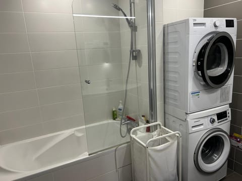 Shower, Bathroom, Bath, towels, washing machine, dryer