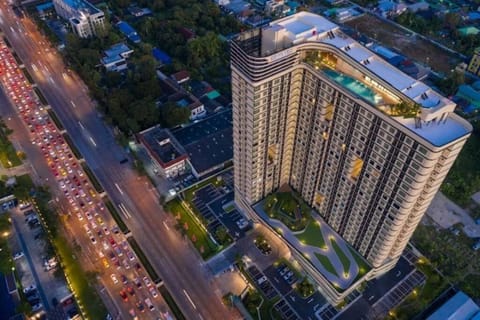 Property building, Day, Neighbourhood, Bird's eye view, City view, Street view, Location, Parking