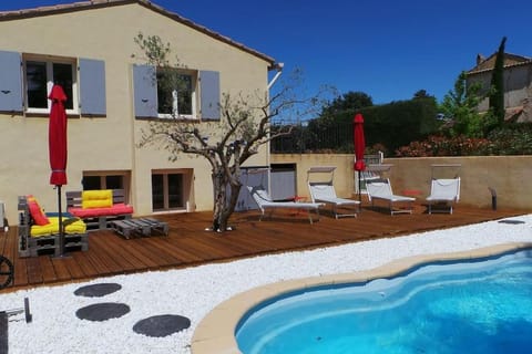 Jolie Maison avec jardin et piscine privée Casa in Sablet