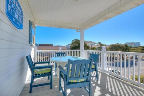 Blue Heaven by the Sea House in Oak Island