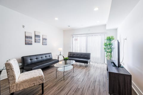 Fully Furnished Apartments near Hollywood Walk of Fame Hotel in Hollywood