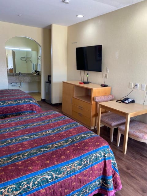 Relax Inn & Suites Hotel in Alvin