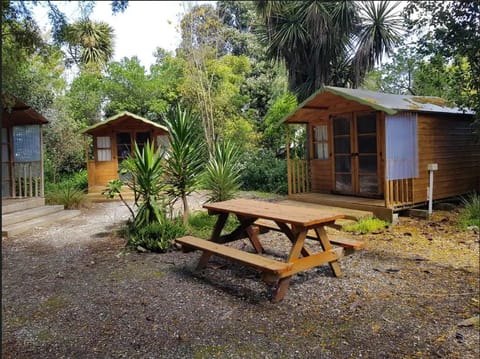 Cozy Glamping Cabins Bed and Breakfast in Tasman District, Tasman, New Zealand