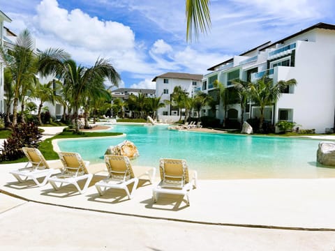 Day, Garden, Garden view, Pool view, Swimming pool, sunbed