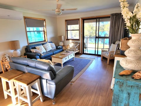 Escape to the River with Spectacular Views. Whole house at Greenwell Point. House in Culburra Beach