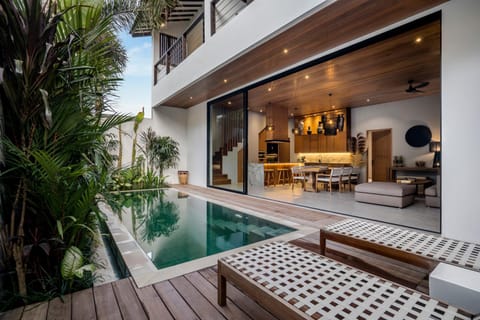 Property building, Balcony/Terrace, Living room, Pool view, Swimming pool, Swimming pool, sunbed