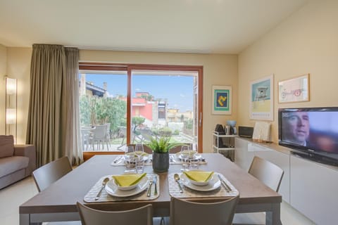 Living room, Dining area