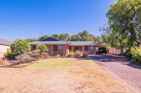 Property building, Spring, Day, Garden, Garden view