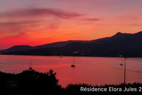 Grand appartement T4 - piscine - vue féérique Apartment in Propriano