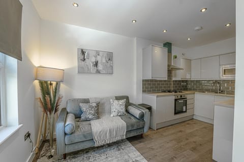 Stylish & Central Homes in Bromley House in Bromley